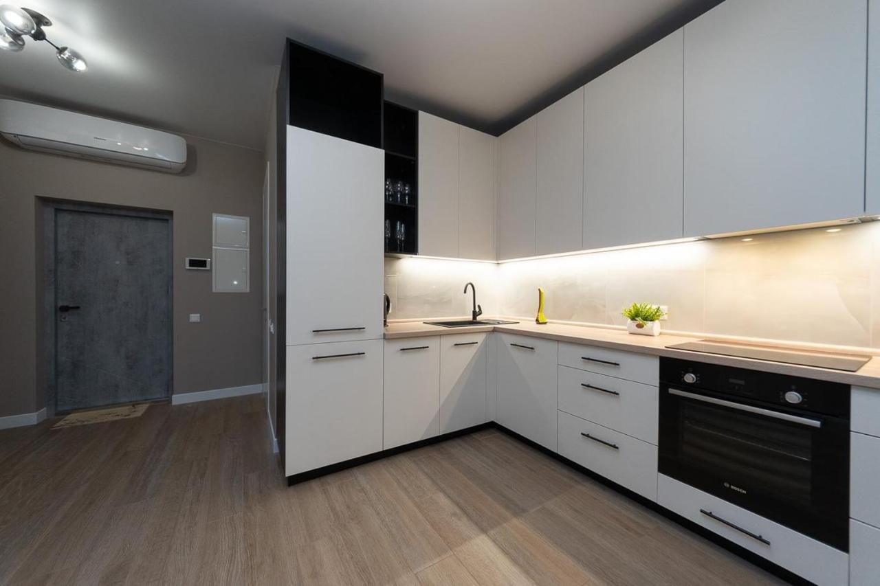 New Modern Apartments. Metro Minskaya Kiev Dış mekan fotoğraf